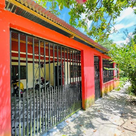 Apartamentos cerca al Aeropuerto Leticia Exterior foto